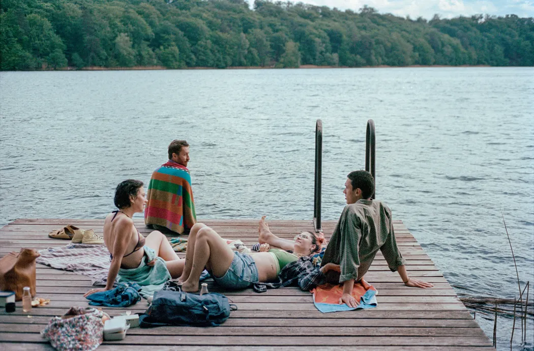 Das Jetzt versichern: Freunde am See Das Jetzt versichern: Freunde am See