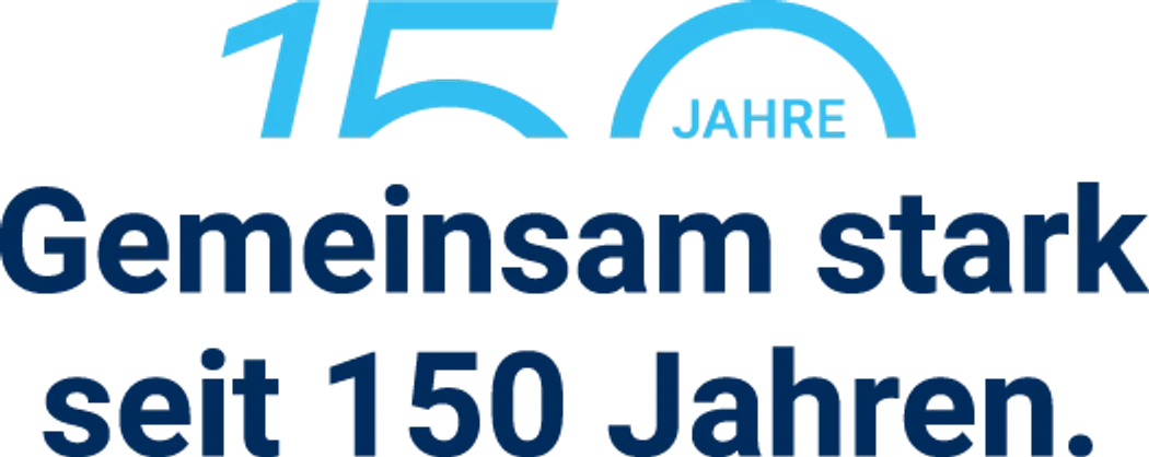 Gemeinsam stark seit 150 Jahren, Logo 150 Jahre Hannoversche Lebensversicherung Ein Jubiläumslogo, bestehend aus zwei Teilen, feiert 150 Jahre. Oben prangt die Zahl "150" in hellblauer Farbe, wobei die Null als halber Kreis gestaltet ist. Innerhalb dieses Kreises steht das Wort "Jahre" in kleineren, blauen Buchstaben. Darunter befindet sich der Schriftzug "Gemeinsam stark seit 150 Jahren." in dunkelblauer Farbe. Der gesamte Text ist in einer klaren, modernen Schriftart gehalten, die den festlichen Charakter des Designs unterstreicht und den Eindruck einer Feierlichkeit vermittelt.