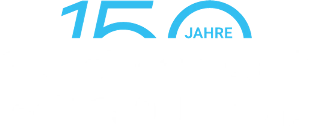 Gemeinsam stark seit 150 Jahren, Logo 150 Jahre Hannoversche Lebensversicherung Der Schriftzug "150 Jahre" erscheint in kräftigem Blau, wobei die Zahl "150" besonders auffällig gestaltet ist. Das Wort "Jahre" ist elegant unter einem geschwungenen blauen Bogen platziert. Darunter steht in weißer Schrift auf einem kontrastreichen schwarzen Hintergrund der Satz "Gemeinsam stark seit 150 Jahren".