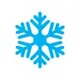 Ein blaues Schneeflocken-Symbol auf weißem Hintergrund, das als Winter Icon dient. Die Schneeflocke hat sechs symmetrische Arme und einen zentralen Punkt.
