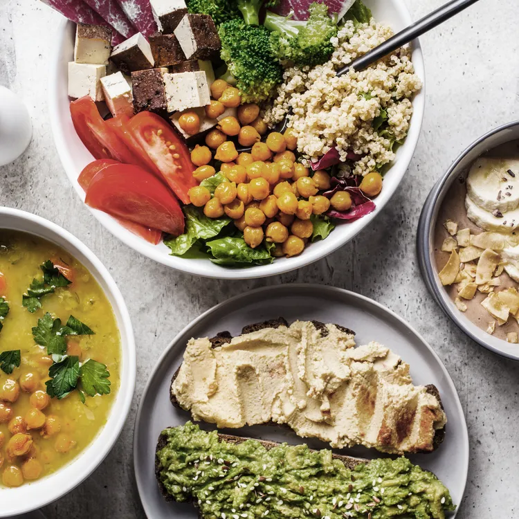 Bewusst und gesund genießen: Sechs Ernährungstrends unter der Lupe